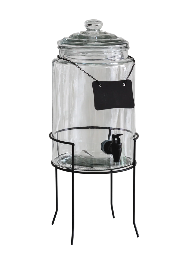 Distributeur de boisson en verre et tableau à craie
