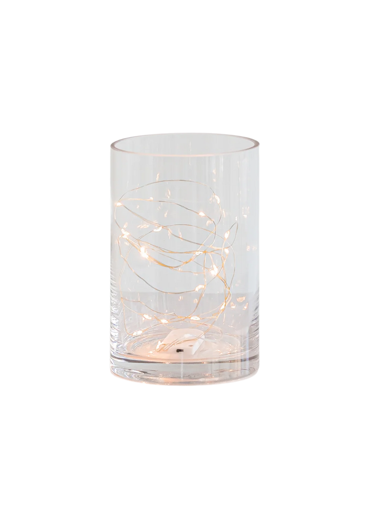 Lumière blanche chaude sur fil or