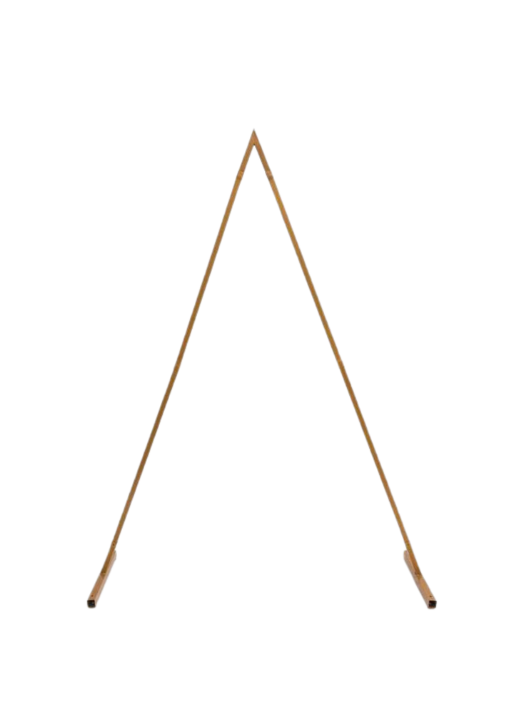Structure d'arche triangle dorée